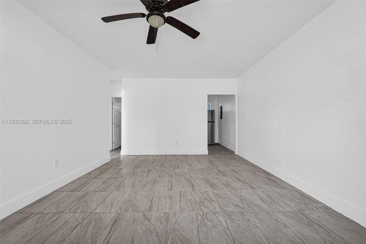 14600 Ne 14th Ave #14600-2 - Photo 4 of 34