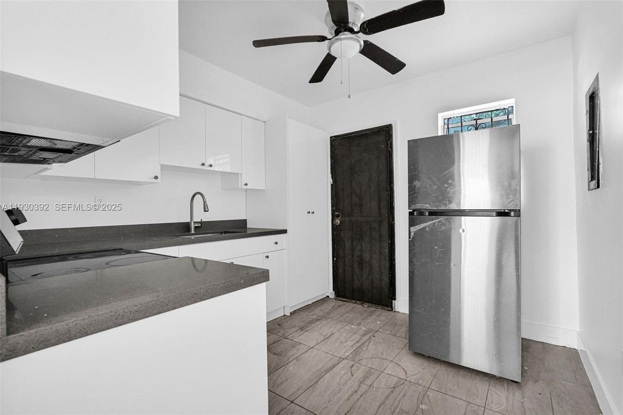 14600 Ne 14th Ave #14600-2 - Photo 7 of 34