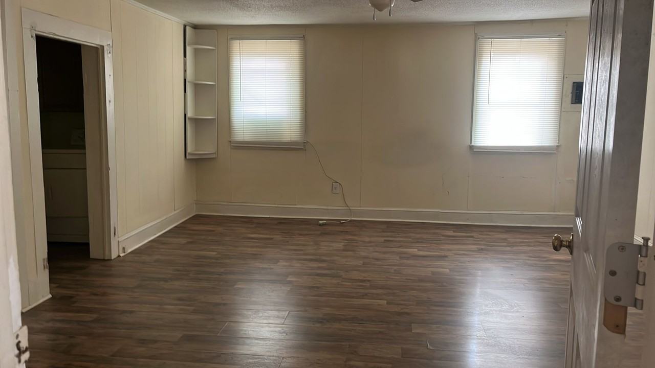 312 Earnie Ln - Photo 3 of 25