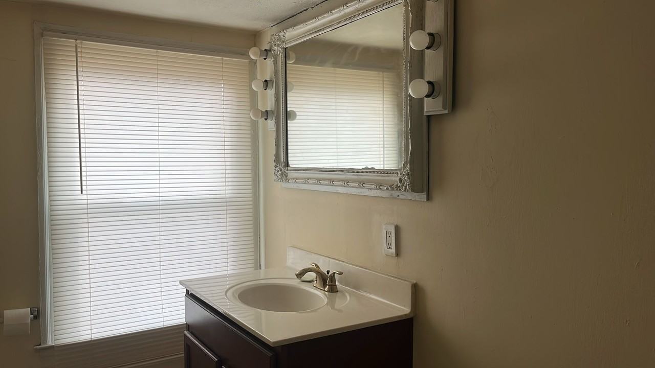 312 Earnie Ln - Photo 6 of 25