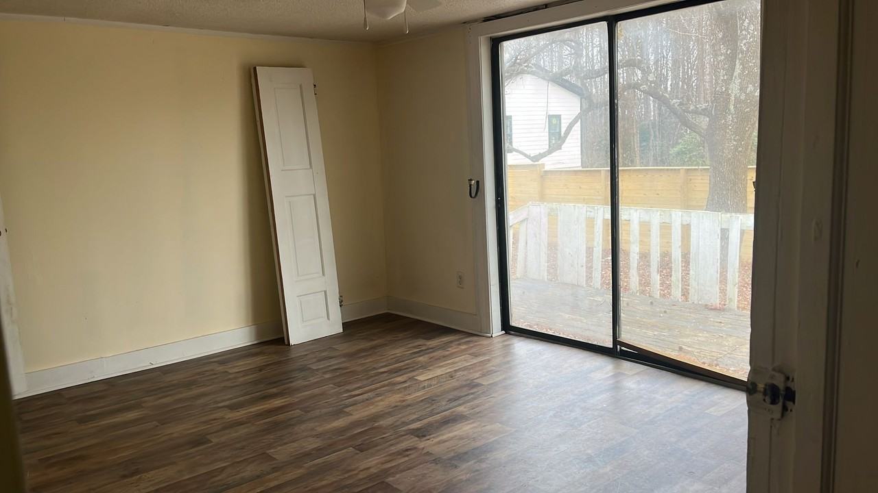 312 Earnie Ln - Photo 7 of 25