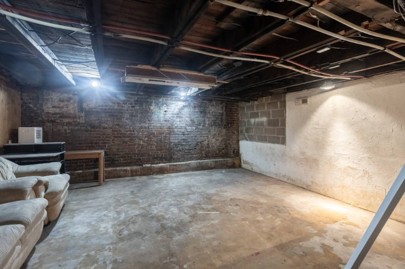 1120 Williams St - Photo 4 of 13