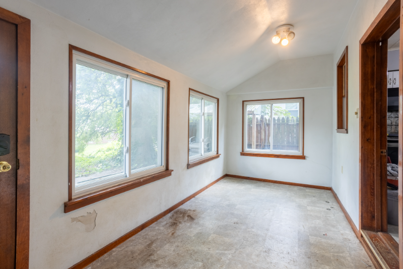 1120 Williams St - Photo 6 of 13