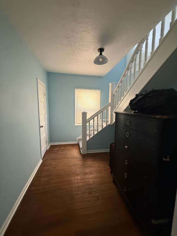 866 W 25th St - Photo 4 of 7