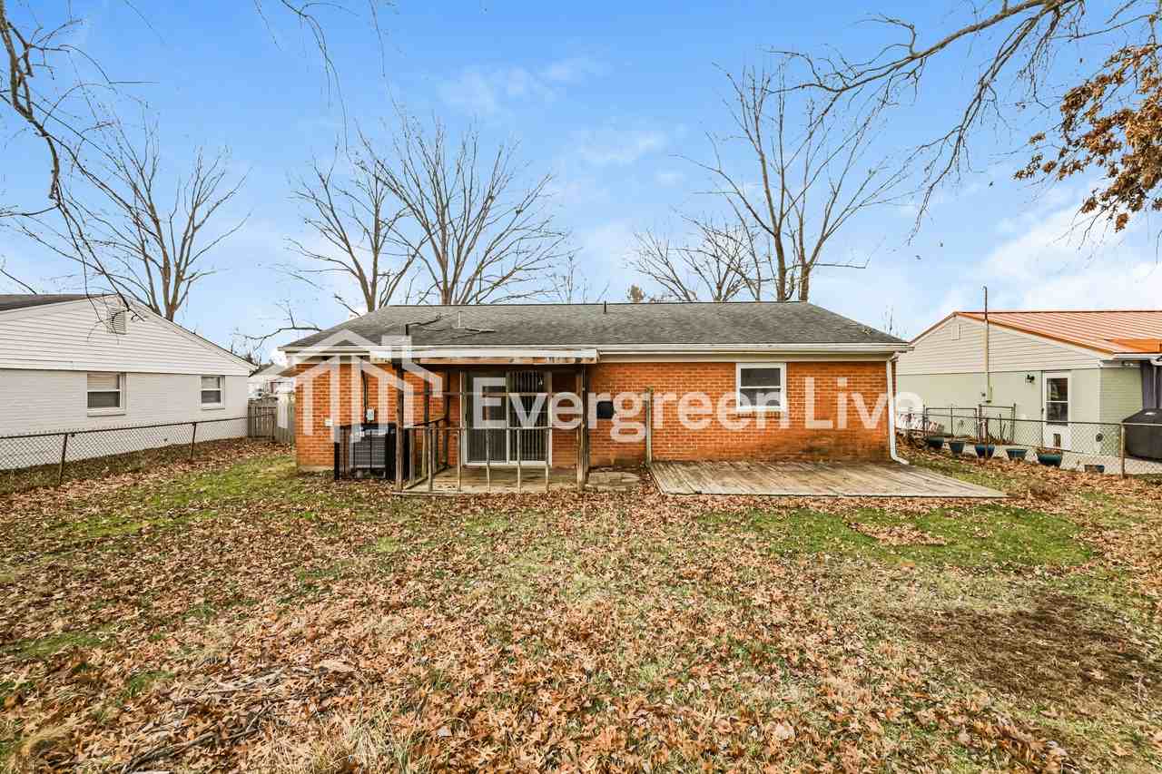 5679 Tall Oaks Dr - Photo 3 of 15