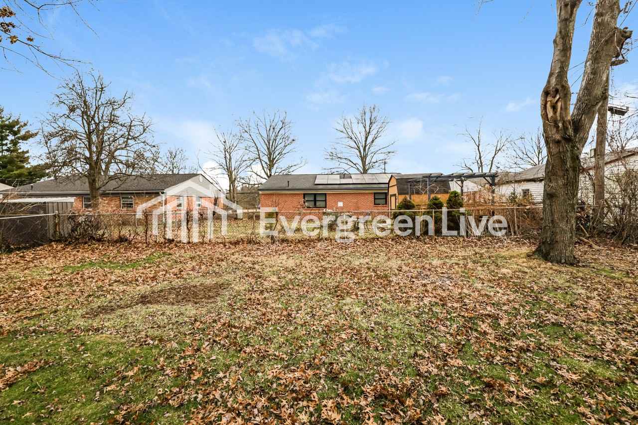 5679 Tall Oaks Dr - Photo 4 of 15