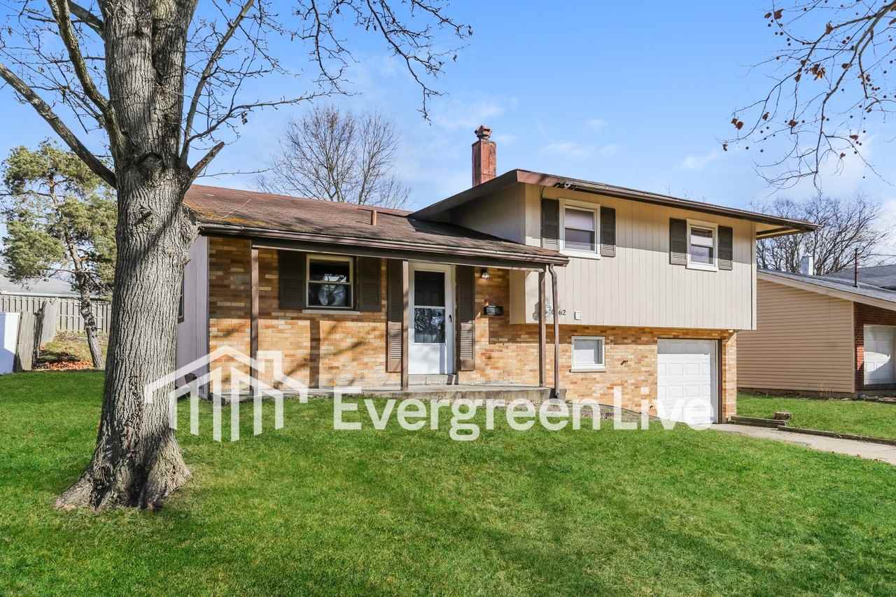 10662 Chelmsford Rd - Photo 2 of 15