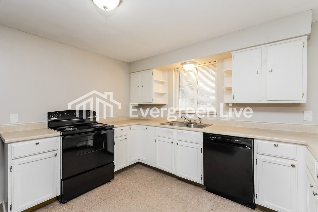 5732 Cromley Dr - Photo 5 of 15