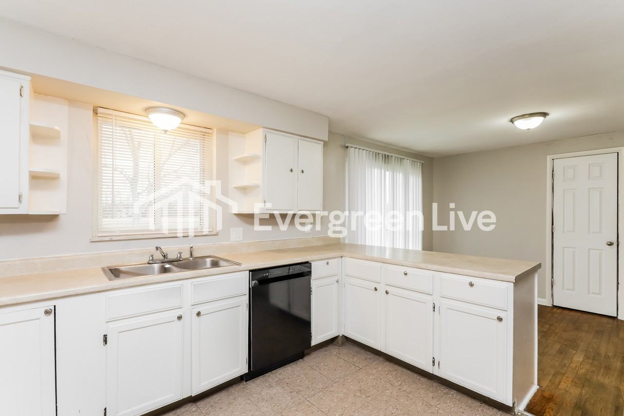 5732 Cromley Dr - Photo 6 of 15