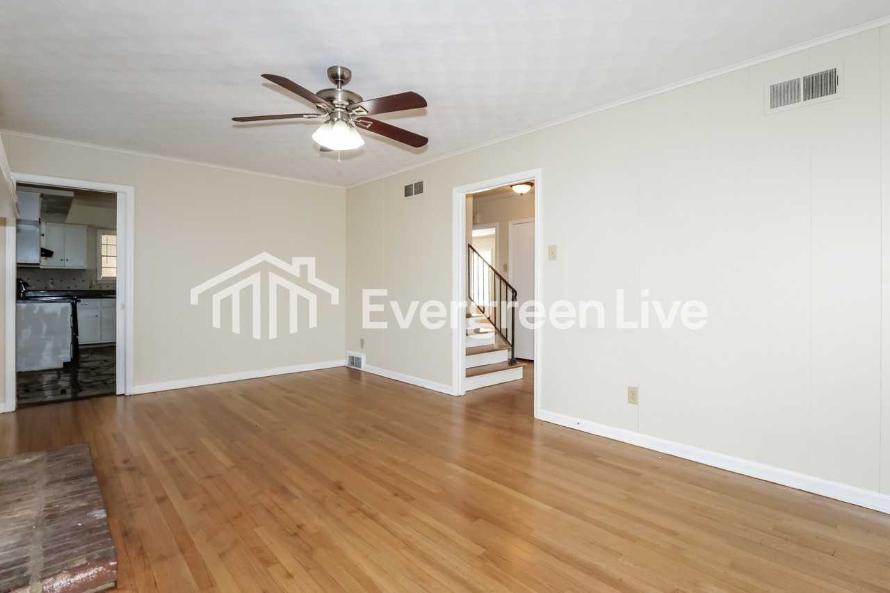 4850 Summerlane Ave - Photo 3 of 15