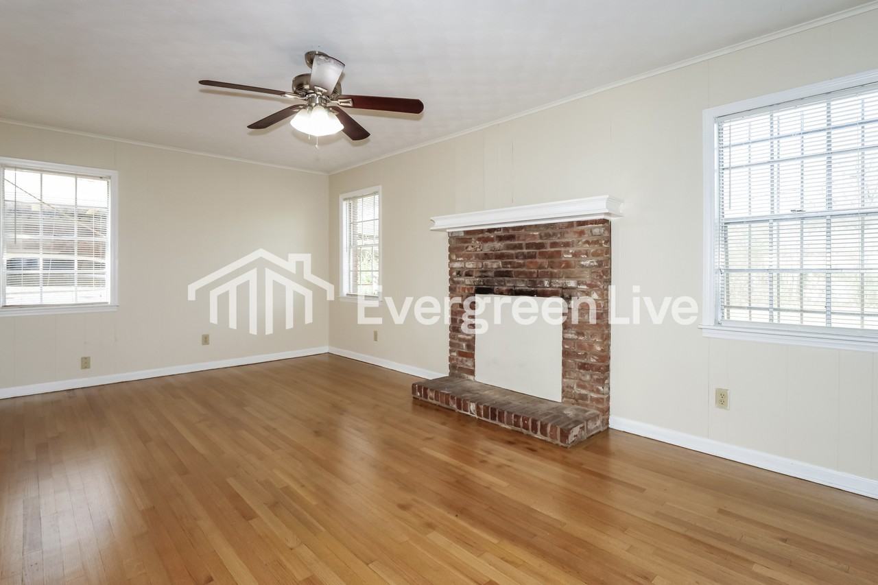 4850 Summerlane Ave - Photo 4 of 15