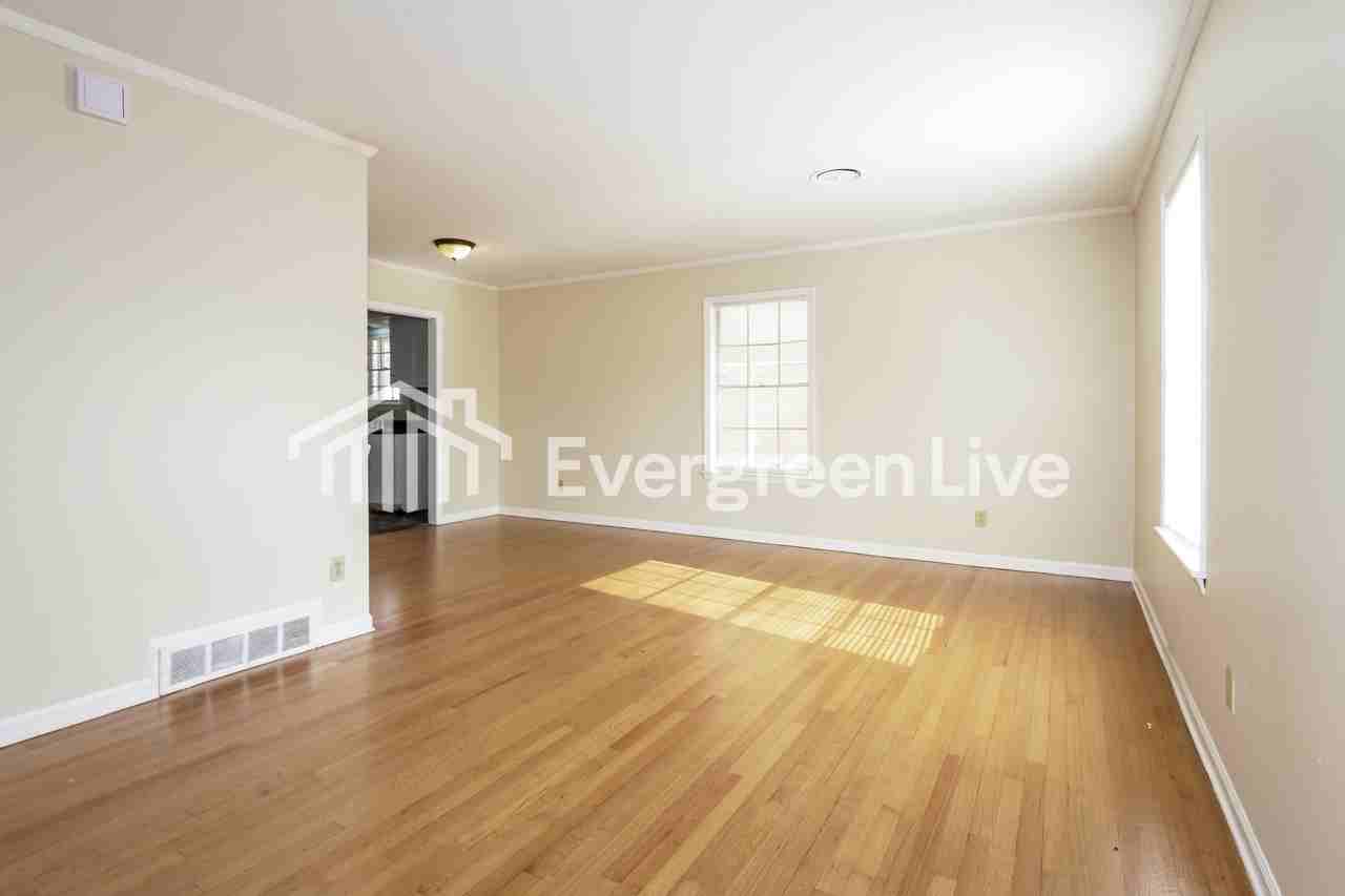 4850 Summerlane Ave - Photo 5 of 15