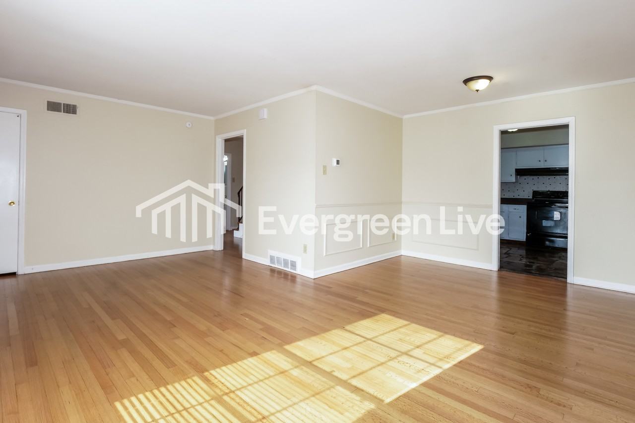 4850 Summerlane Ave - Photo 6 of 15