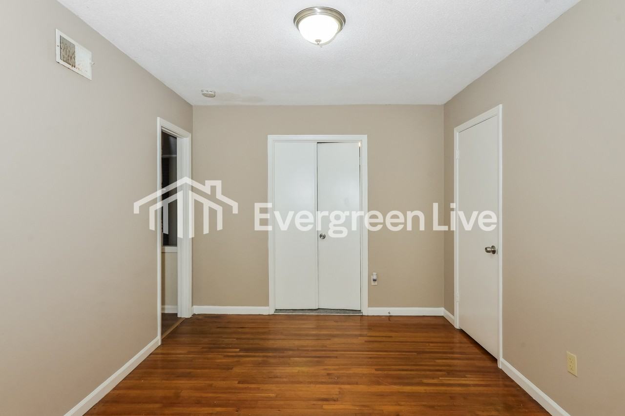 5070 Quince Rd - Photo 4 of 15