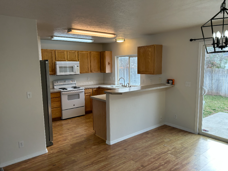 1427 W Roberts Pl - Photo 2 of 7