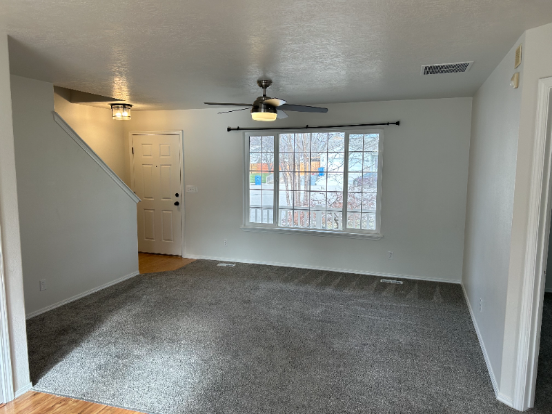 1427 W Roberts Pl - Photo 4 of 7