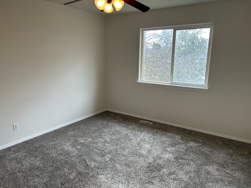 1427 W Roberts Pl - Photo 5 of 7