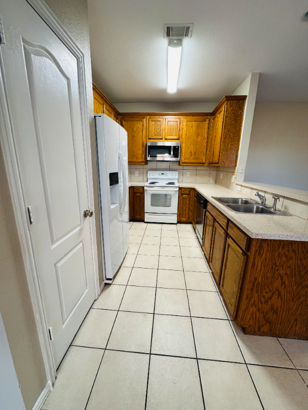 5705 Swords Dr - Photo 4 of 20