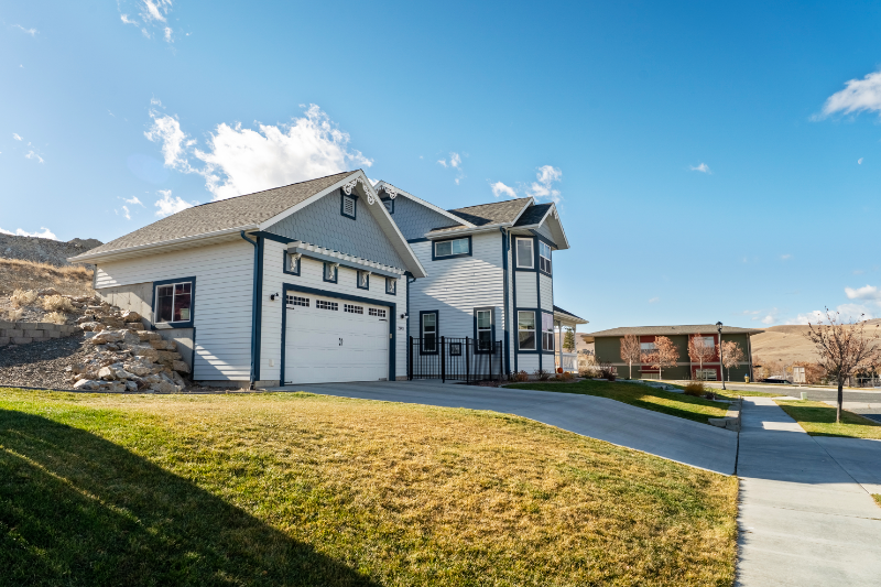 2843 Knight St - Photo 2 of 20