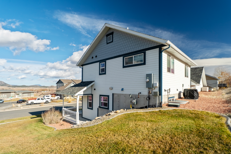 2843 Knight St - Photo 3 of 20