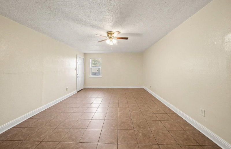 3418 Sealy St #3 - Photo 5 of 6