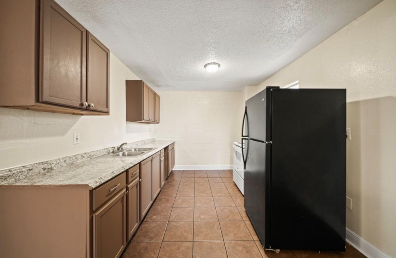 3418 Sealy St #3 - Photo 6 of 6