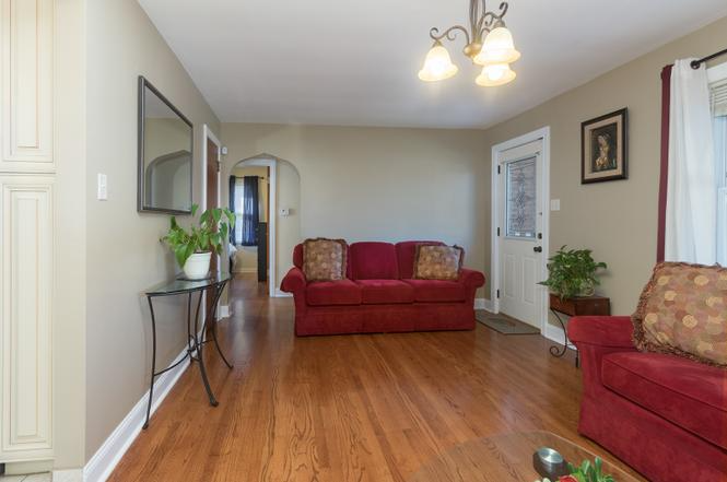 3233 S 60th Ct - Photo 3 of 15