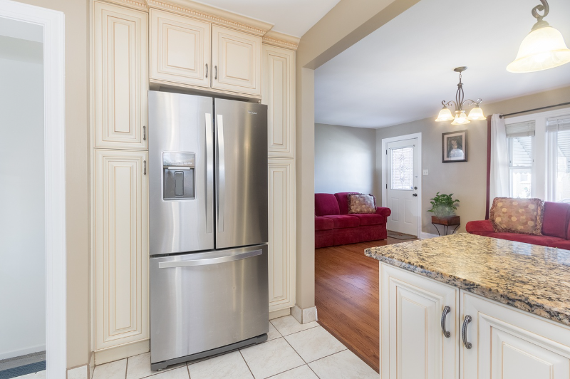 3233 S 60th Ct - Photo 5 of 15