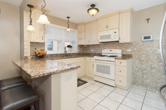 3233 S 60th Ct - Photo 7 of 15