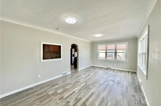 2303 Maple St - Photo 2 of 18