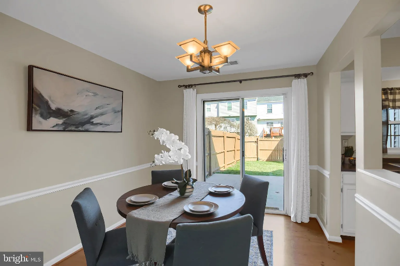 5737 Sunset View Ln - Photo 3 of 15