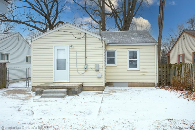 6027 Wilmer St - Photo 3 of 17