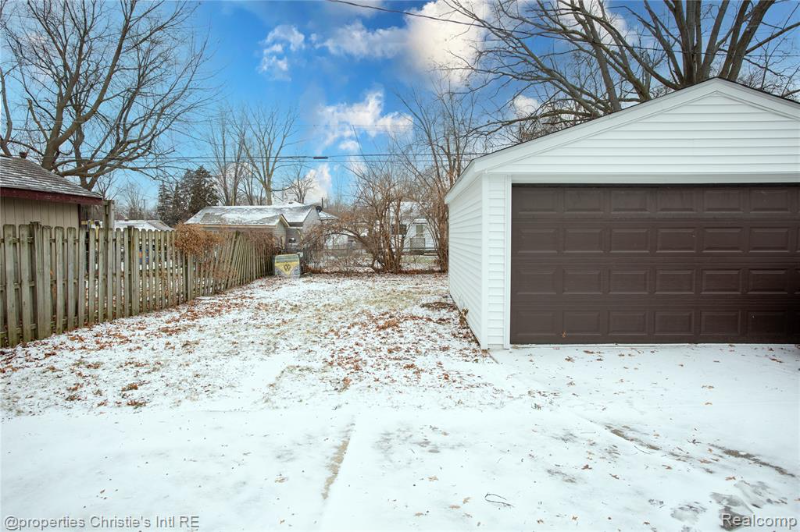 6027 Wilmer St - Photo 4 of 17