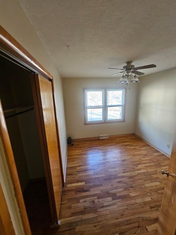 821 W Spruce St - Photo 6 of 18