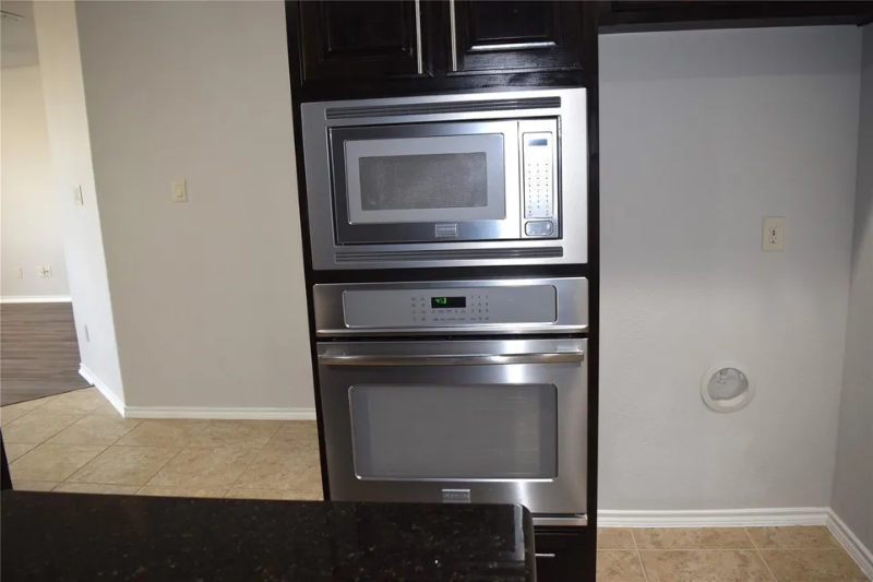 9505 Cypress Lake Dr - Photo 4 of 19