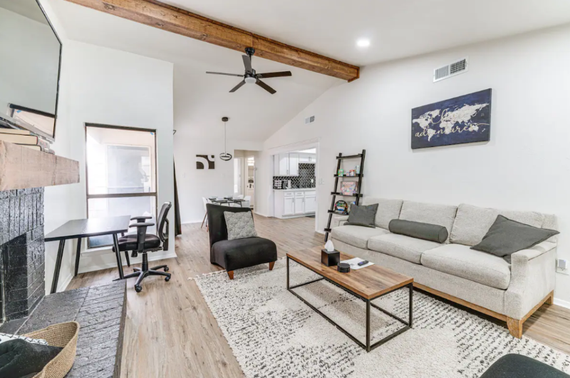 2912 Pegasus Dr - Photo 3 of 20