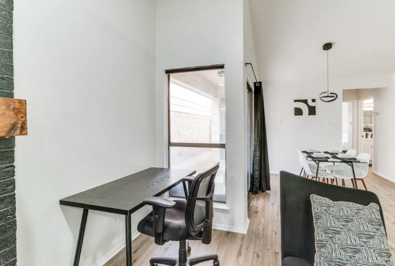 2912 Pegasus Dr - Photo 4 of 20