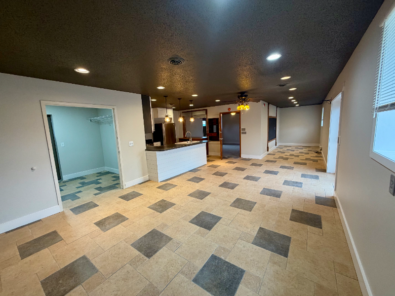 401 3rd St - Photo 7 of 18