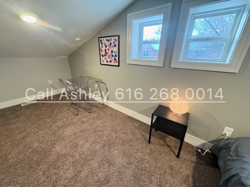 1032 Logan St Se - Photo 3 of 22