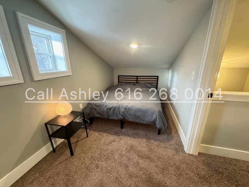 1032 Logan St Se - Photo 4 of 22