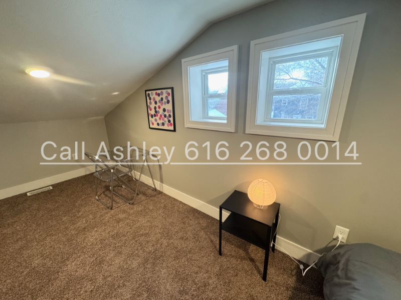 1032 Logan St Se - Photo 7 of 22