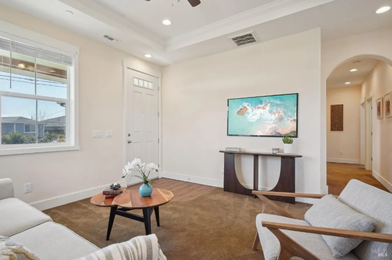 35 Brighton Ct - Photo 4 of 8