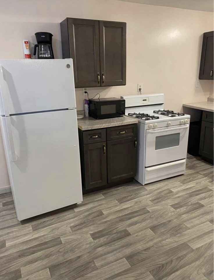 711 Fourth St - Photo 2 of 8