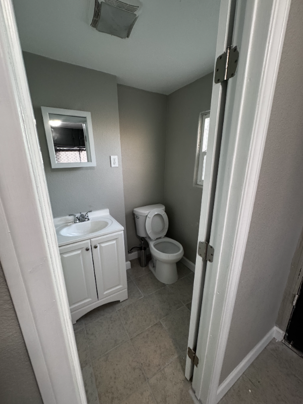 16828 E St - Photo 3 of 12