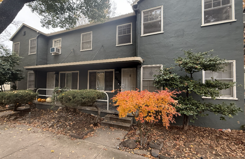 2000 6th St #B - Photo 2 of 10