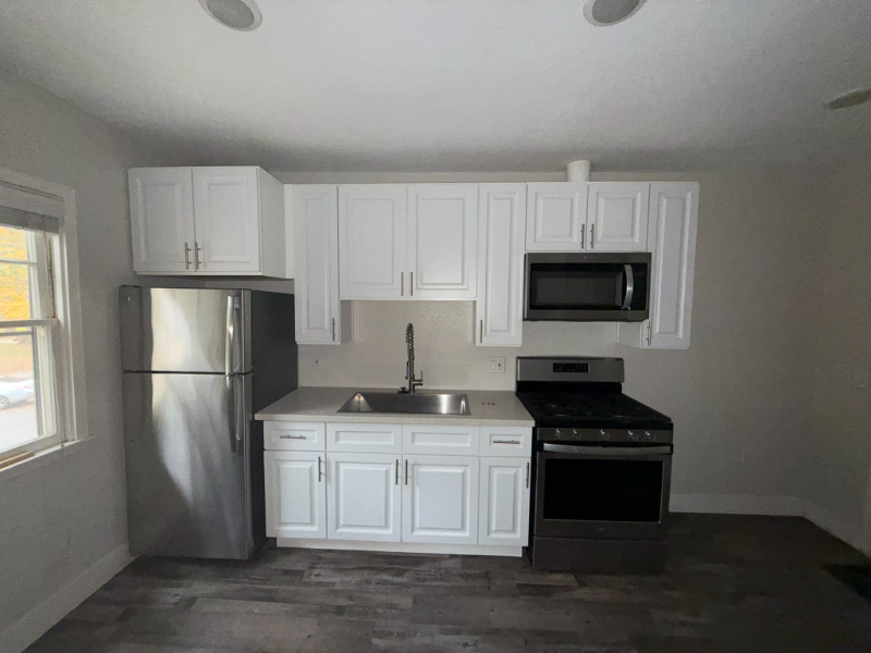 2000 6th St #B - Photo 4 of 10