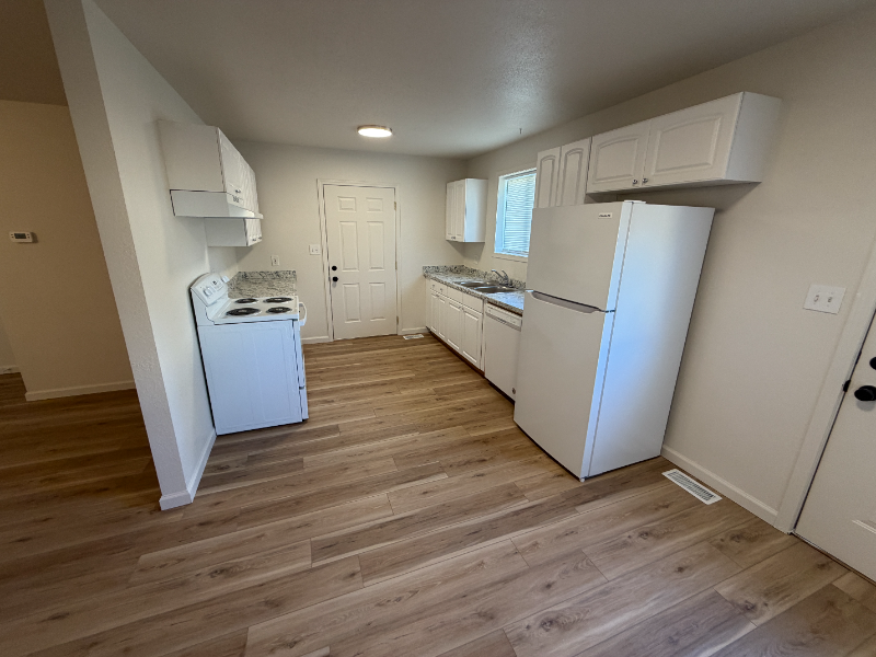 1710 Challis Dr - Photo 5 of 27