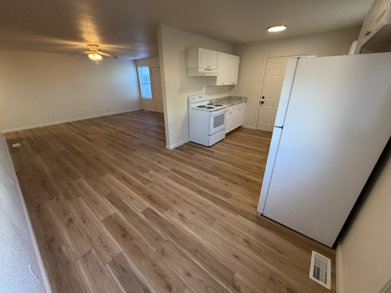 1710 Challis Dr - Photo 6 of 27