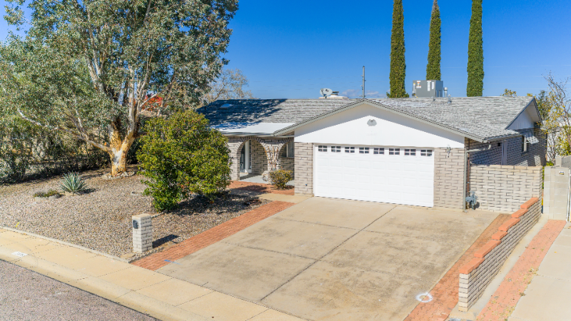1349 Cholla Cir - Photo 2 of 20