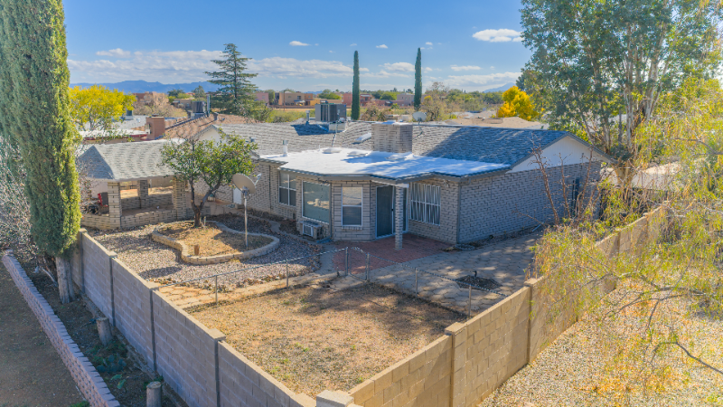 1349 Cholla Cir - Photo 3 of 20